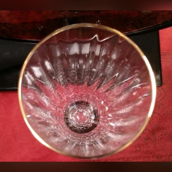 Pair of Gold-Rimmed Optic Illusion Champagne Glasses - Picture 5 of 5